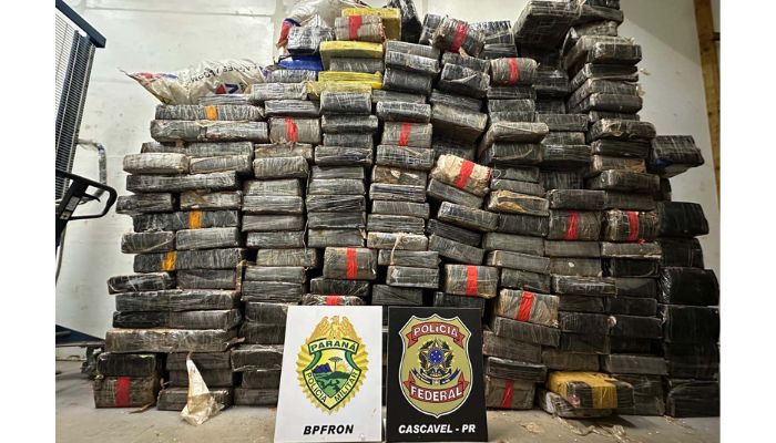 Foto: PMPR PMPR apreende 2,1 toneladas de maconha escondidas em carga de soja em Toledo